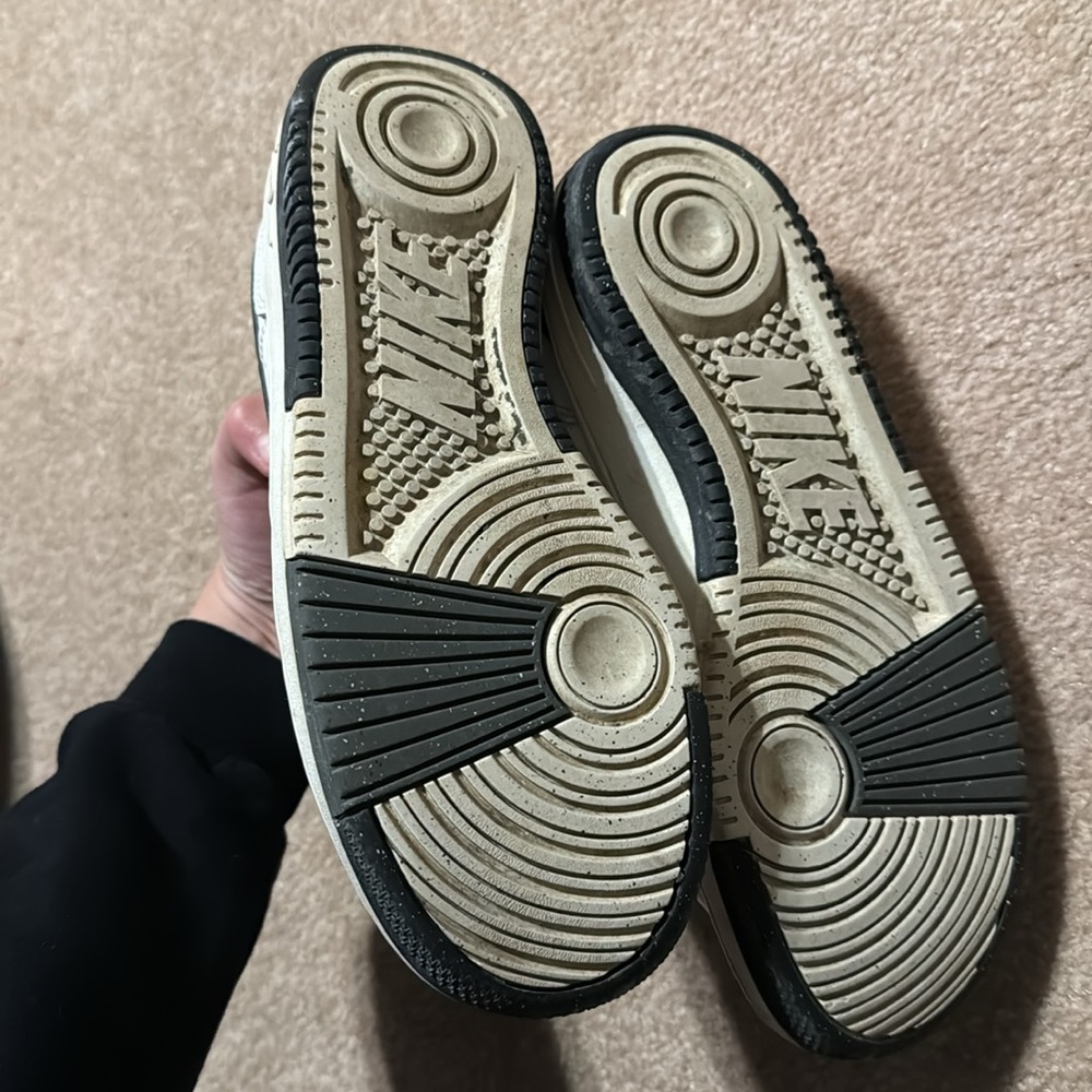 nikes - Picture 3 of 6